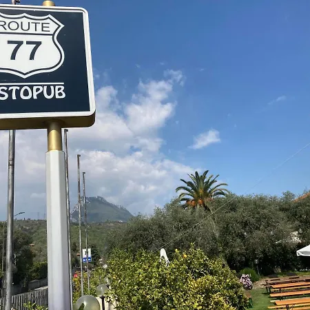 Route77 Hostal *