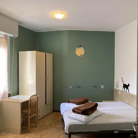 Hostal Route77 Toscolano-Maderno